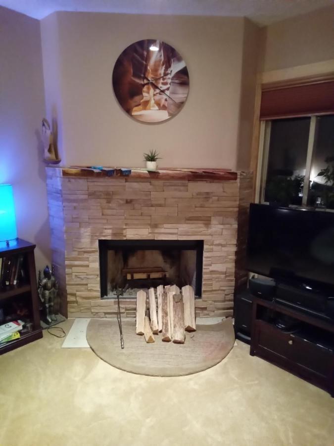 Apartamento Outdoor Hot Tub And Cozy King Bed Lansing Exterior foto